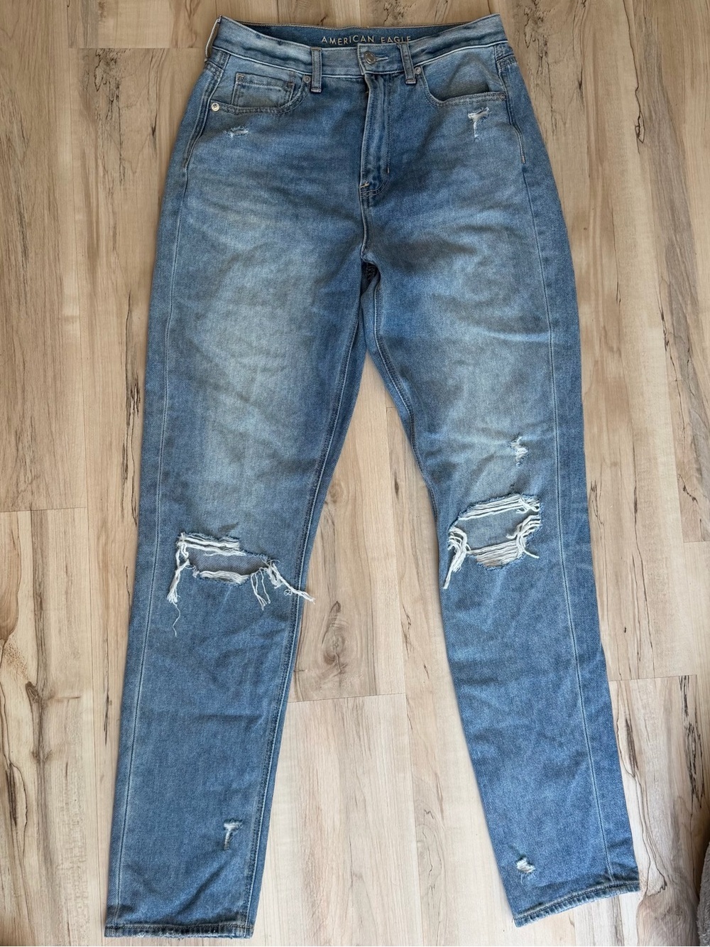 American Eagle Mom Jeans Distressed High Rise X-Long Size 6 Light Wash